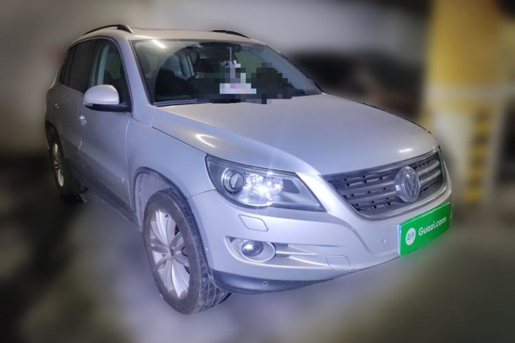 Used Volkswagen Tiguan 2009 2.0 TSI Comfort Edition Front Right 45 Deg