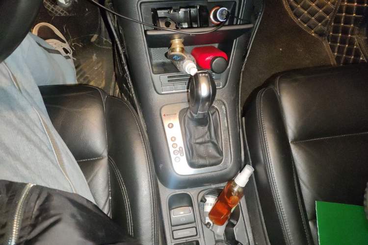 Used Volkswagen Tiguan 2009 2.0 TSI Comfort Edition Gear Lever