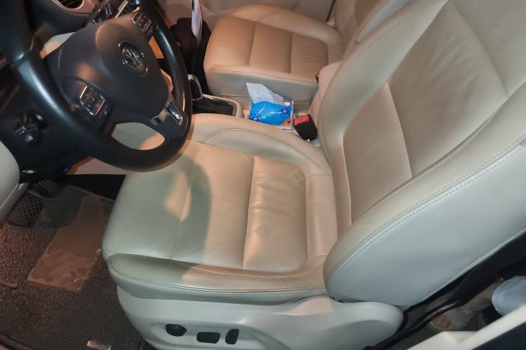 Used Volkswagen Tiguan 2009 2.0 TSI Luxury Edition Left Front Seat