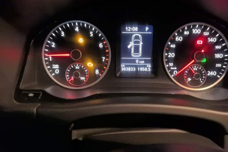 Used Volkswagen Tiguan 2009 2.0 TSI Comfort Edition Odometer Close Up
