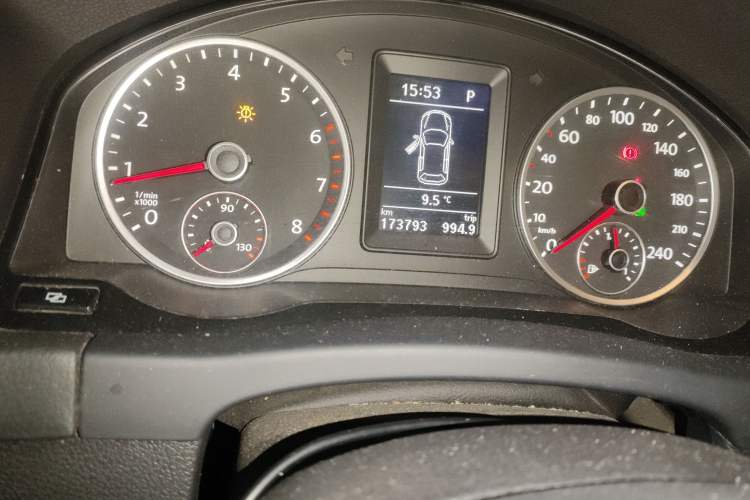 Used Volkswagen Tiguan 2009 2.0 TSI Comfort Edition Odometer Close Up
