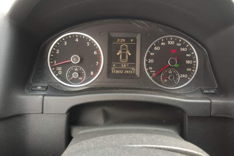 Used Volkswagen Tiguan 2009 2.0 TSI Luxury Edition Odometer Close Up