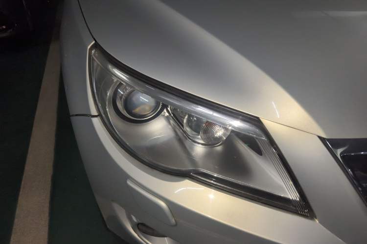 Used Volkswagen Tiguan 2009 2.0 TSI Luxury Edition Right Front Headlight