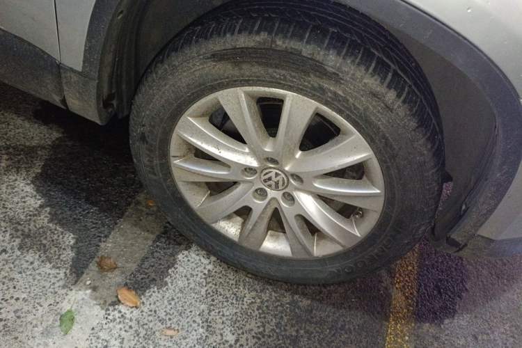 Used Volkswagen Tiguan 2009 2.0 TSI Comfort Edition Right Front Wheel Hub