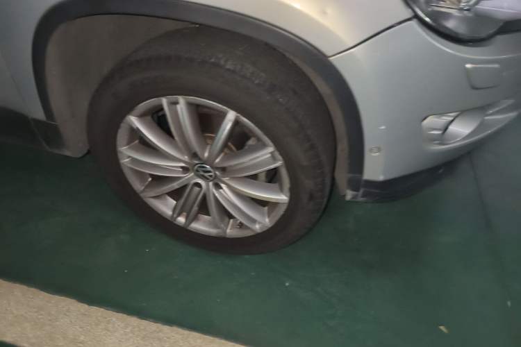 Used Volkswagen Tiguan 2009 2.0 TSI Luxury Edition Right Front Wheel Hub
