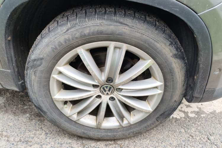 Used Volkswagen Tiguan 2009 2.0 TSI Luxury Edition Right Front Wheel Hub