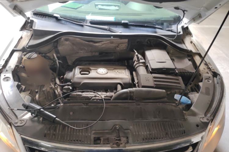 Used Volkswagen Tiguan 2009 2.0 TSI Comfort Edition Engine Bay