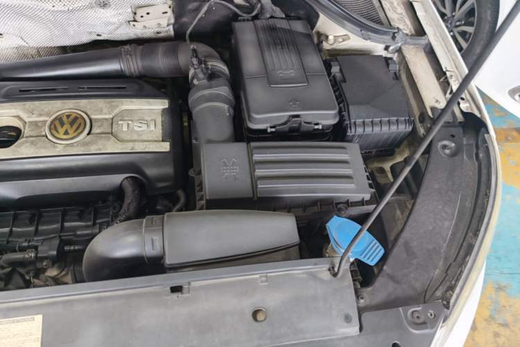 Used Volkswagen Tiguan 2009 2.0 TSI Comfort Edition Engine Bay Left