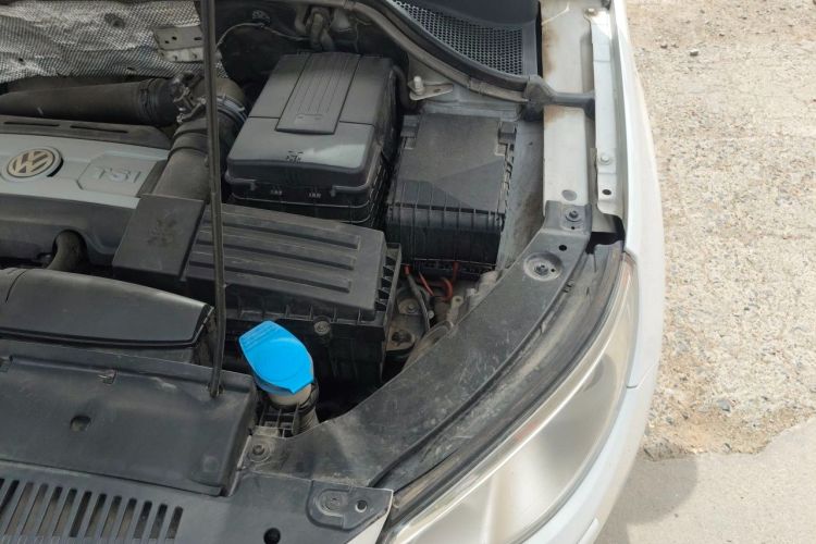 Used Volkswagen Tiguan 2009 2.0 TSI Luxury Edition Engine Bay Left