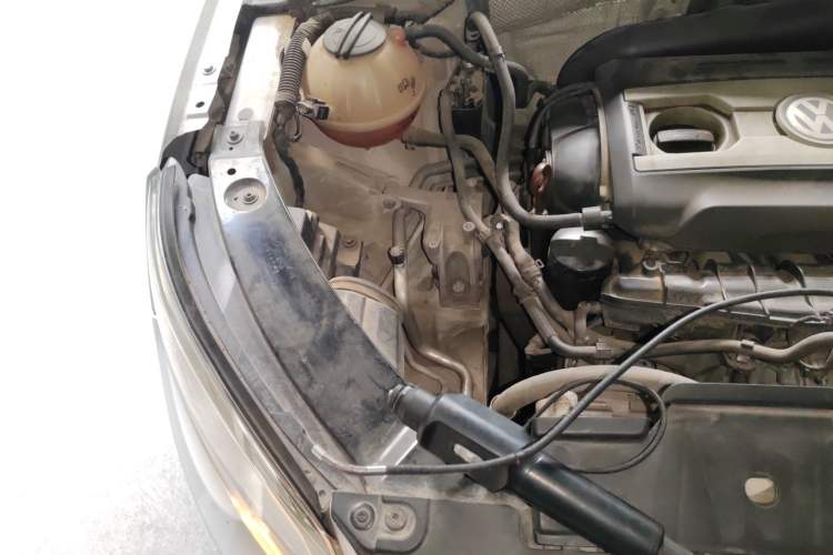 Used Volkswagen Tiguan 2009 2.0 TSI Comfort Edition Engine Bay Right