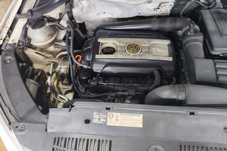 Used Volkswagen Tiguan 2009 2.0 TSI Comfort Edition Engine Bay Right