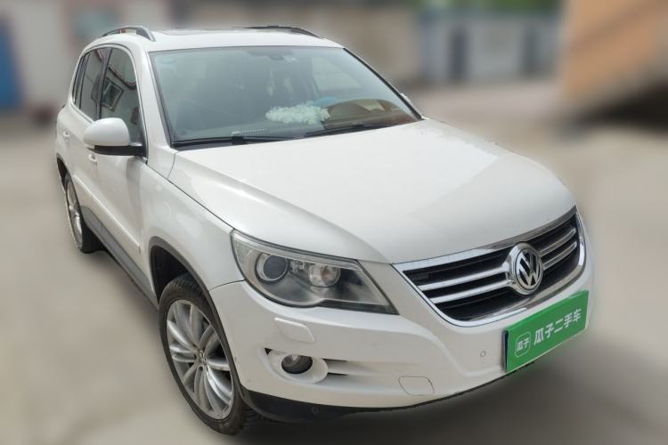 Used Volkswagen Tiguan 2009 2.0 TSI Luxury Edition Front Right 45 Deg