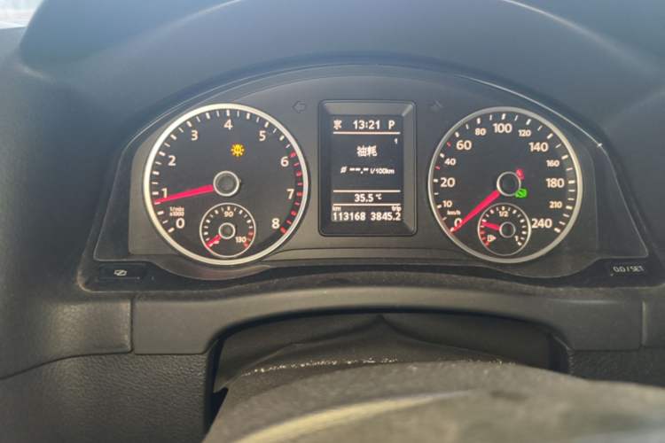 Used Volkswagen Tiguan 2009 2.0 TSI Comfort Edition Odometer Close Up