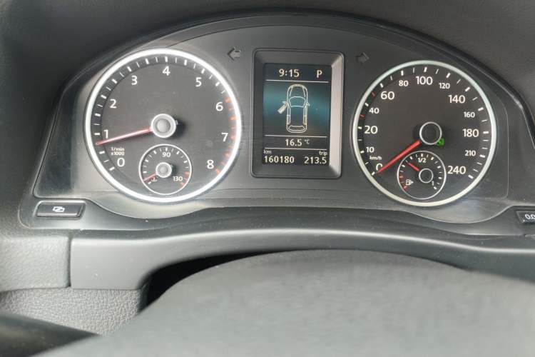 Used Volkswagen Tiguan 2009 2.0 TSI Luxury Edition Odometer Close Up