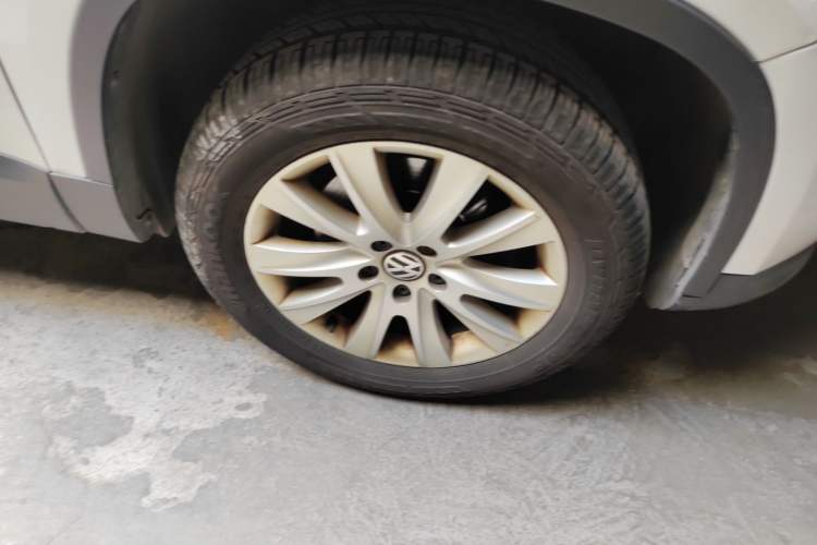 Used Volkswagen Tiguan 2009 2.0 TSI Comfort Edition Right Front Wheel Hub