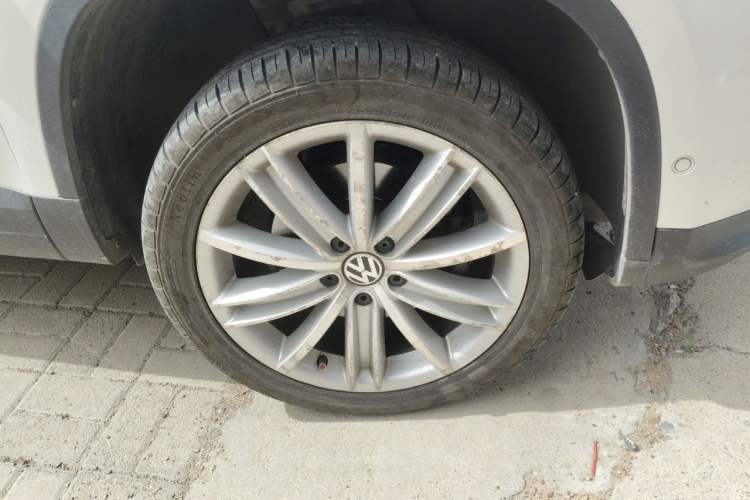Used Volkswagen Tiguan 2009 2.0 TSI Luxury Edition Right Front Wheel Hub