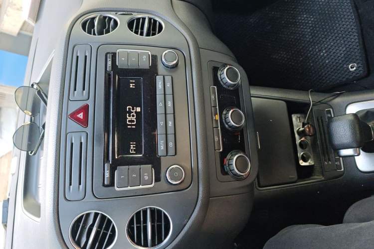 Used Volkswagen Tiguan 2010 1.8 TSI Automatic Two-Wheel Drive Urban Edition Audio And AC Panel