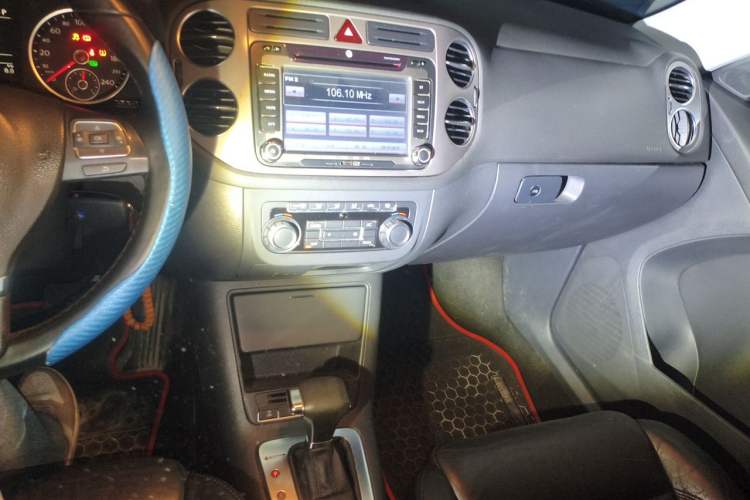 Used Volkswagen Tiguan 2010 1.8TSI Automatic All-Wheel-Drive Elite Edition Audio And AC Panel