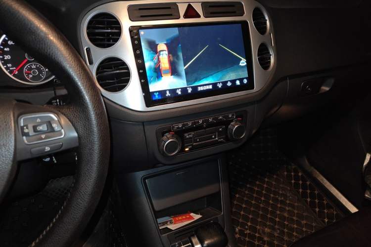 Used Volkswagen Tiguan 2010 1.8TSI Automatic All-Wheel-Drive Elite Edition Audio And AC Panel