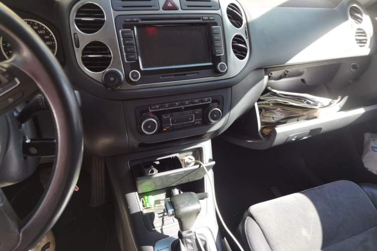 Used Volkswagen Tiguan 2010 2.0 TSI Automatic All-Wheel Drive Flagship Edition Audio And AC Panel