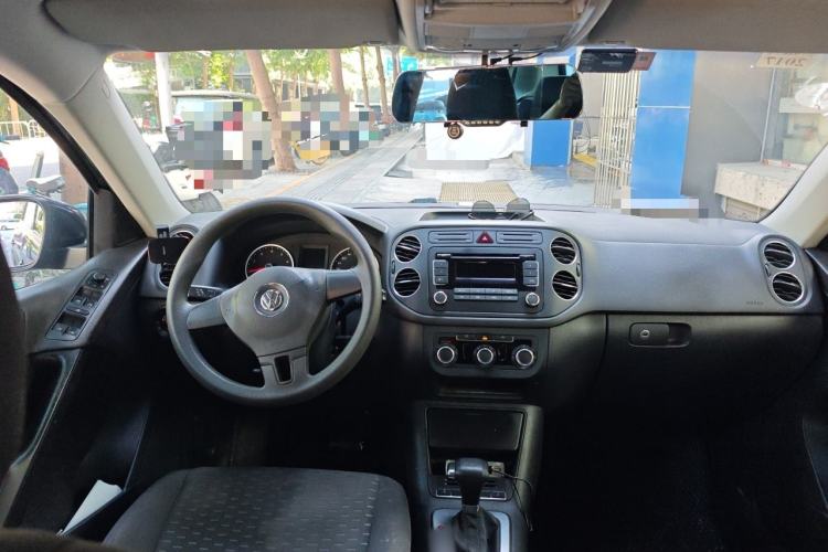 Used Volkswagen Tiguan 2010 1.8 TSI Automatic Two-Wheel Drive Urban Edition Center Console