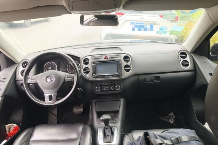 Used Volkswagen Tiguan 2010 1.8 TSI Automatic All-Wheel Drive Fashion Edition Center Console