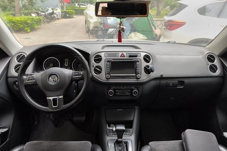 Used Volkswagen Tiguan 2010 2.0 TSI Automatic All-Wheel Drive Flagship Edition Center Console