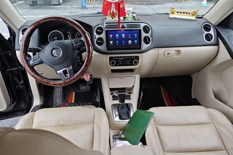 Used Volkswagen Tiguan 2010 1.8 TSI Automatic Two-Wheel Drive Trend Edition Center Console