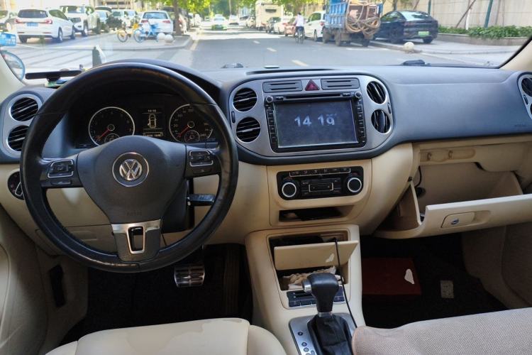 Used Volkswagen Tiguan 2010 1.8TSI Automatic Two-Wheel Drive Elite Edition Center Console