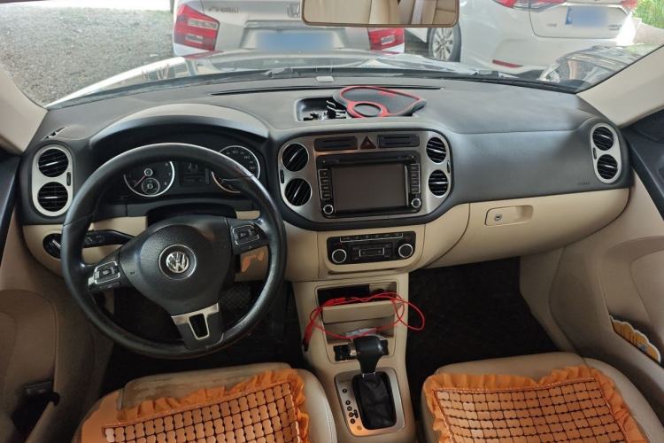 Used Volkswagen Tiguan 2010 1.8 TSI Automatic All-Wheel Drive Fashion Edition Center Console