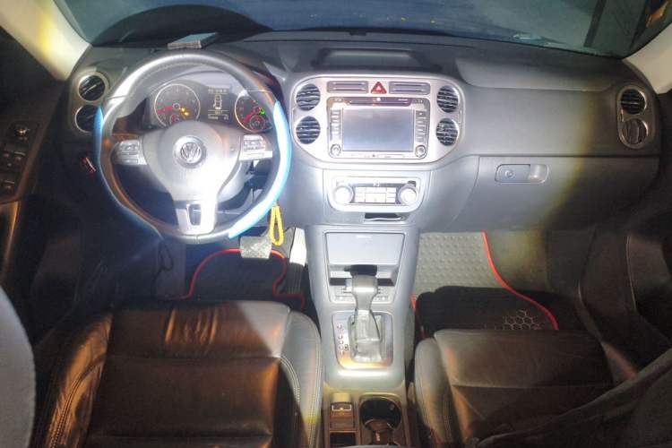 Used Volkswagen Tiguan 2010 1.8TSI Automatic All-Wheel-Drive Elite Edition Center Console