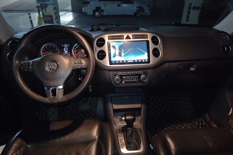Used Volkswagen Tiguan 2010 1.8TSI Automatic All-Wheel-Drive Elite Edition Center Console
