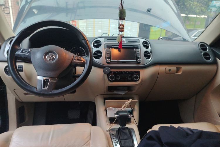 Used Volkswagen Tiguan 2010 1.8TSI Automatic All-Wheel-Drive Elite Edition Center Console