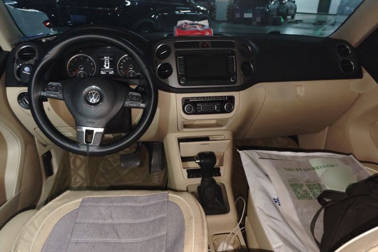 Used Volkswagen Tiguan 2010 1.8 TSI Automatic Two-Wheel Drive Trend Edition Center Console