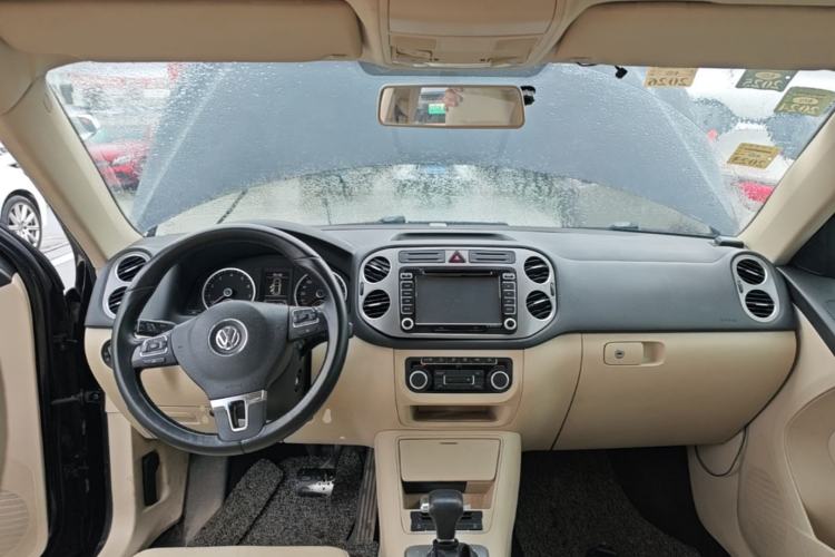 Used Volkswagen Tiguan 2010 1.8 TSI Automatic Two-Wheel Drive Trend Edition Center Console