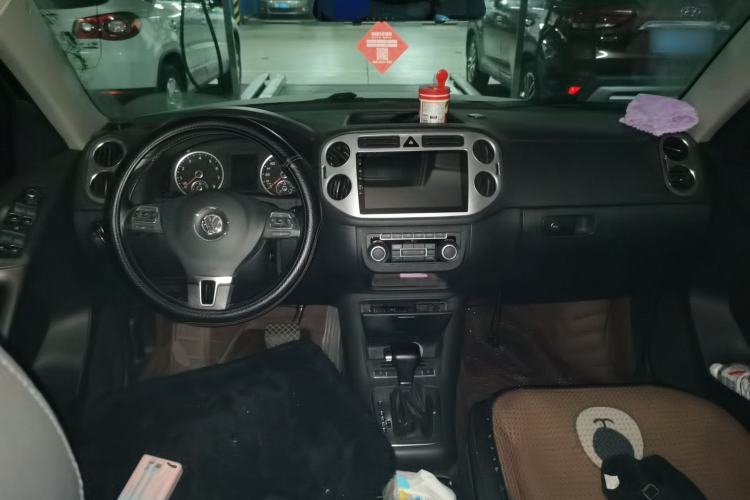Used Volkswagen Tiguan 2010 1.8 TSI Automatic Two-Wheel Drive Trend Edition Center Console