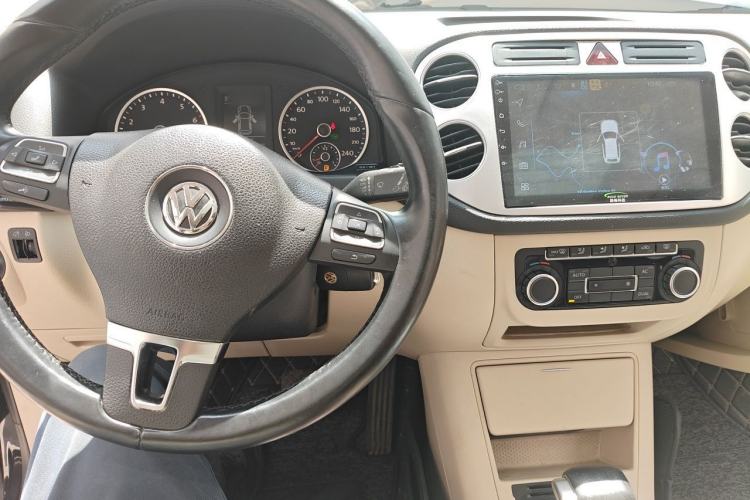 Used Volkswagen Tiguan 2010 1.8TSI Automatic Two-Wheel Drive Elite Edition Center Console