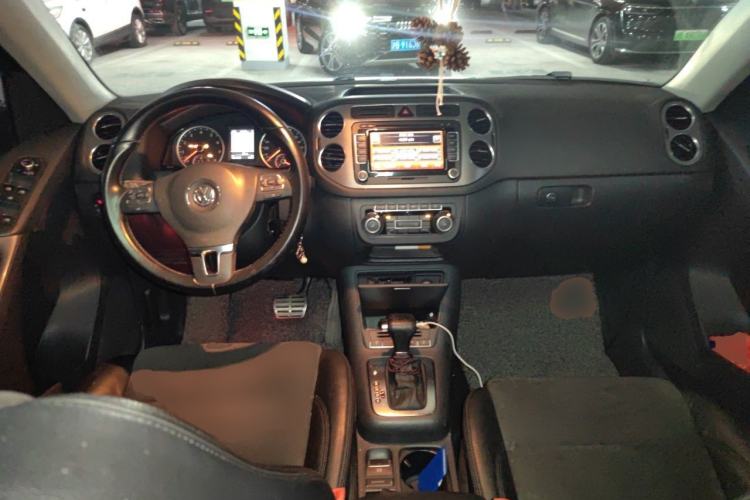 Used Volkswagen Tiguan 2010 2.0 TSI Automatic All-Wheel Drive Flagship Navigation Edition Center Console