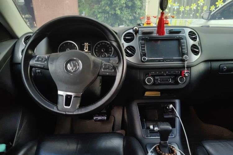 Used Volkswagen Tiguan 2010 1.8 TSI Automatic Two-Wheel Drive Trend Edition Center Console