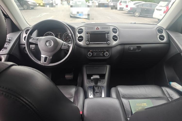 Used Volkswagen Tiguan 2010 1.8TSI Automatic All-Wheel-Drive Elite Edition Center Console