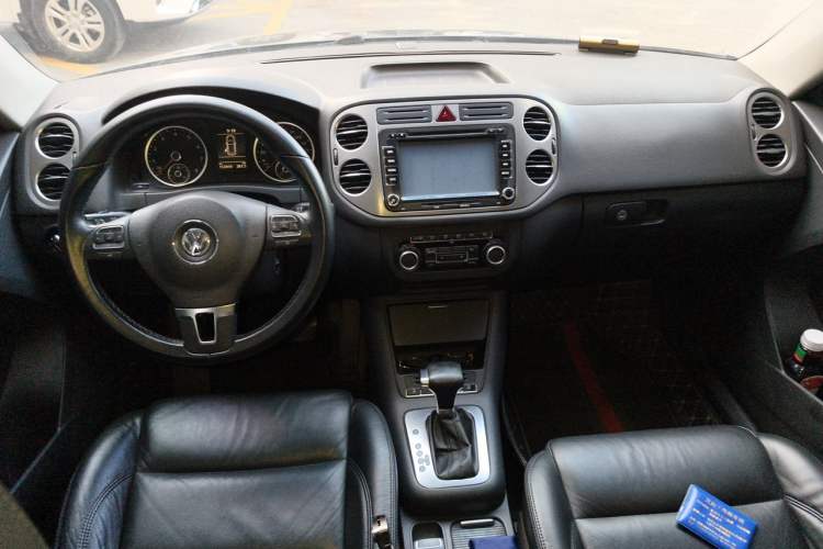 Used Volkswagen Tiguan 2010 1.8 TSI Automatic Two-Wheel Drive Trend Edition Center Console