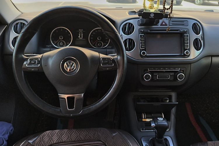 Used Volkswagen Tiguan 2010 1.8TSI Automatic All-Wheel-Drive Elite Edition Center Console