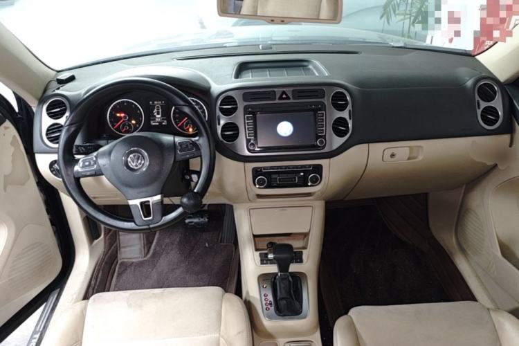 Used Volkswagen Tiguan 2010 2.0 TSI Automatic All-Wheel Drive Flagship Edition Center Console