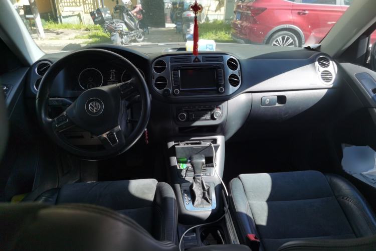 Used Volkswagen Tiguan 2010 2.0 TSI Automatic All-Wheel Drive Flagship Edition Center Console