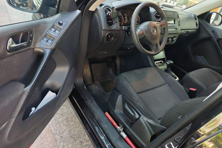 Used Volkswagen Tiguan 2010 1.8 TSI Automatic Two-Wheel Drive Urban Edition Driver Seat