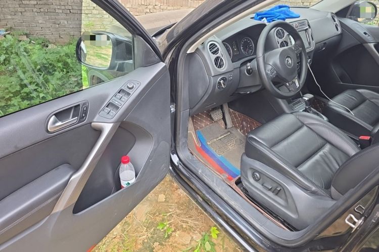 Used Volkswagen Tiguan 2010 2.0 TSI Automatic All-Wheel-Drive Elite Edition Driver Seat