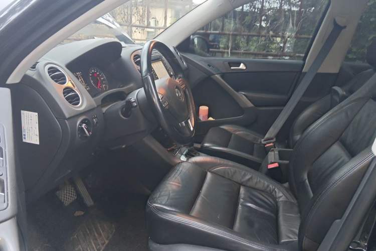 Used Volkswagen Tiguan 2010 2.0 TSI Automatic All-Wheel-Drive Elite Edition Driver Seat