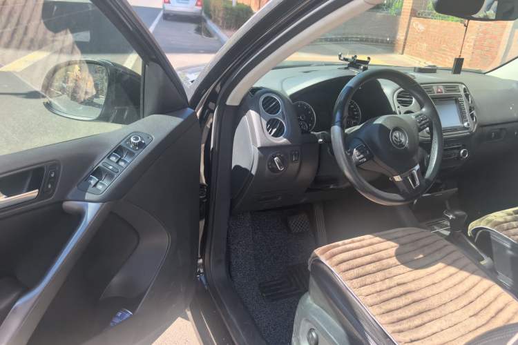 Used Volkswagen Tiguan 2010 1.8 TSI Automatic Two-Wheel Drive Urban Edition Driver Seat