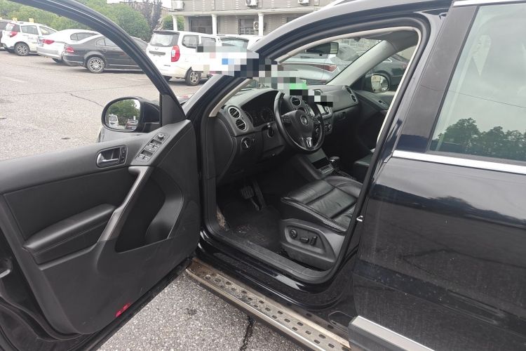 Used Volkswagen Tiguan 2010 1.8TSI Automatic All-Wheel-Drive Elite Edition Driver Seat