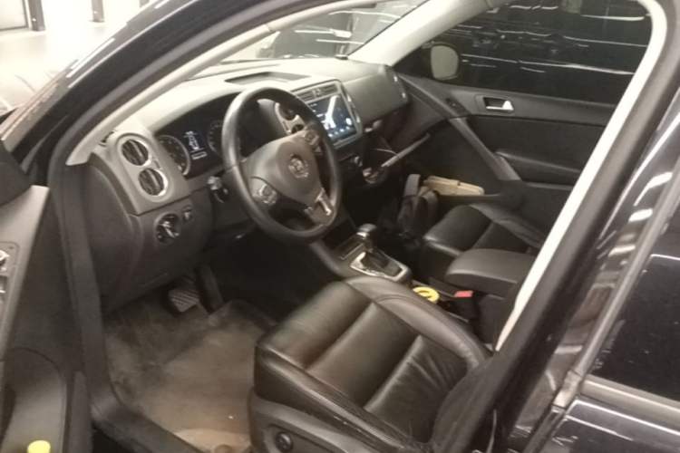 Used Volkswagen Tiguan 2010 1.8 TSI Automatic All-Wheel Drive Fashion Edition Driver Seat